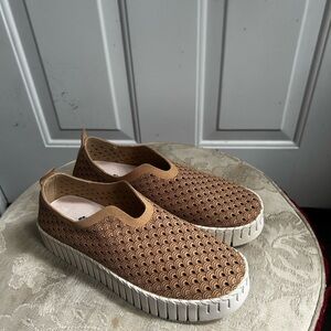 Tommy Bahama Tan Slip-On Platform Sneakers with Laser Perforated Pattern Sz 8.5